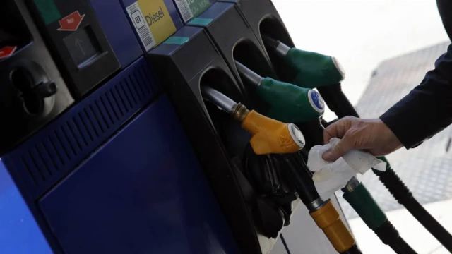 Fransa'da Akaryakıt Yardımları 5,5 Milyon Kişiyi Kapsayacak