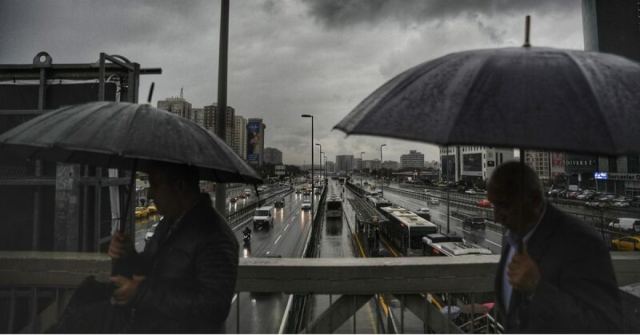 İstanbul'da sağanak yağmur ve fırtına uyarısı yapıldı