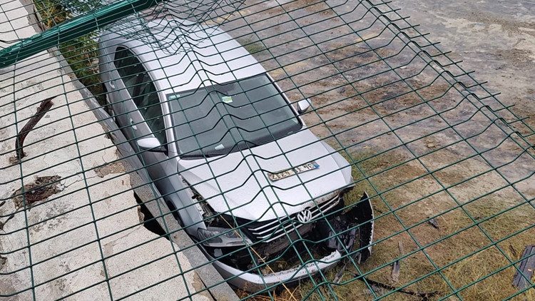 Maltepe'de Hastane Otoparkında Araç Düşmesi: Sürücü Yaralı