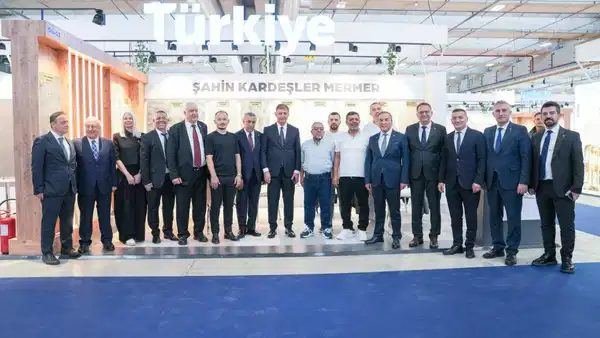 İzmir Büyükşehir Belediye Başkanı Tugay, İtalya'da temaslarda bulundu
