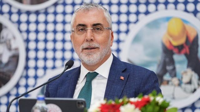 Bakan Işıkhan: Arnavutköy'de işsizlik oranını yüzde 7,6'ya indireceğiz