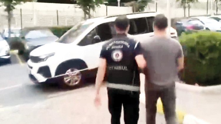 İstanbul'da Usulsüz Vatandaşlık Soruşturmasında 73 Gözaltı