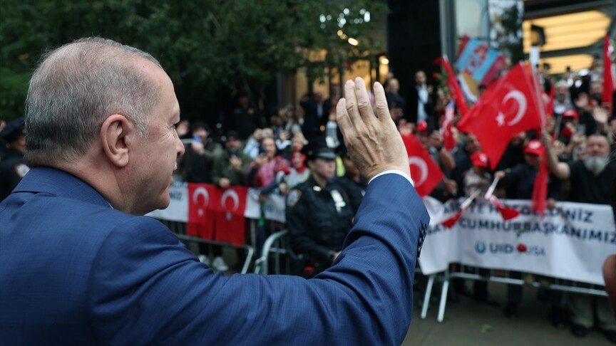Cumhurbaşkanı Erdoğan, Türkevi'nde sevgi gösterileriyle karşılandı