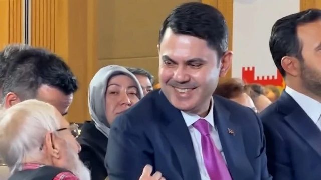 Bakan Kurum, İstanbul'da Yaşlı Vatandaşla Samimi Anlar Yaşadı