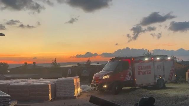 Büyükçekmece'de toprak kaymasında bir işçi kurtarıldı