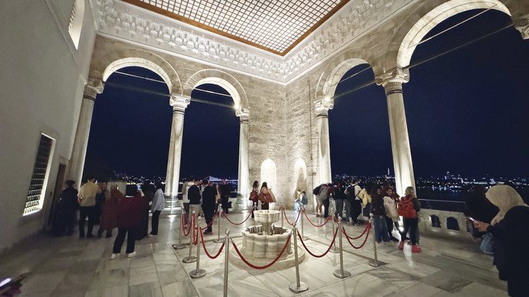 Topkapı Sarayı'nda gece turlarına büyük ilgi