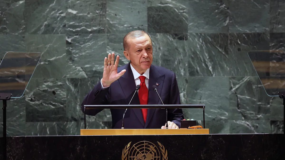 Başkan Erdoğan'ın mesajları Times Meydanı'nda duyuruldu