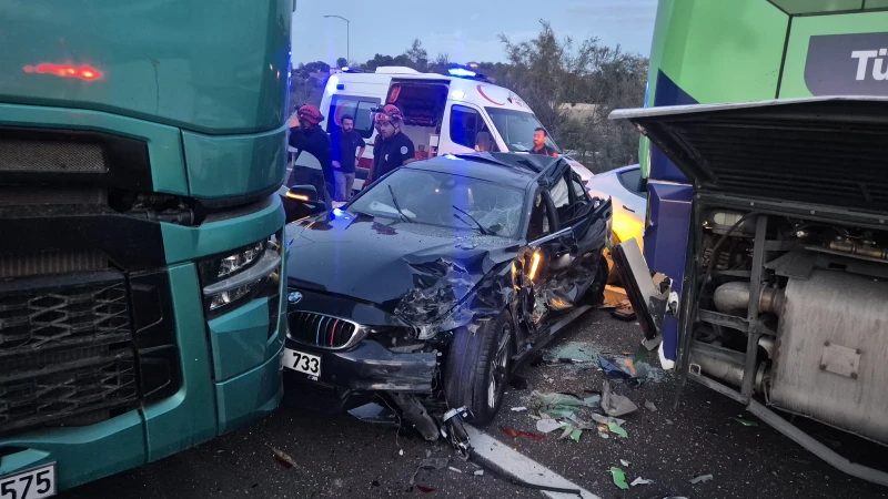 İstanbul-İzmir Otoyolu'nda zincirleme kaza: 11 yaralı