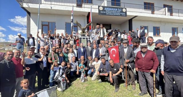 Beşiktaş Kulübü Başkanı Ardahan'da Heykel Açılışı Yaptı