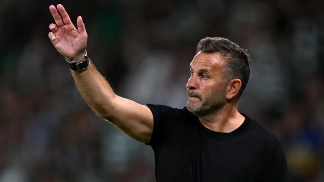 Okan Buruk, VAR hakemine sert tepki gösterdi