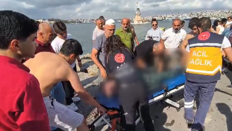 Üsküdar'da Zıpkınla Balık Avlayan Yusuf Kalender Boğulma Tehlikesi Geçirdi