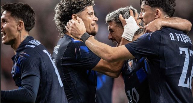Uruguay, Güney Kore'yi 4-1 ile geçti