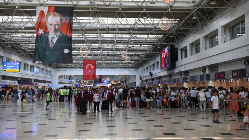İstanbul ve Antalya Havalimanlarında Rekor Yolcu Sayısı Açıklandı