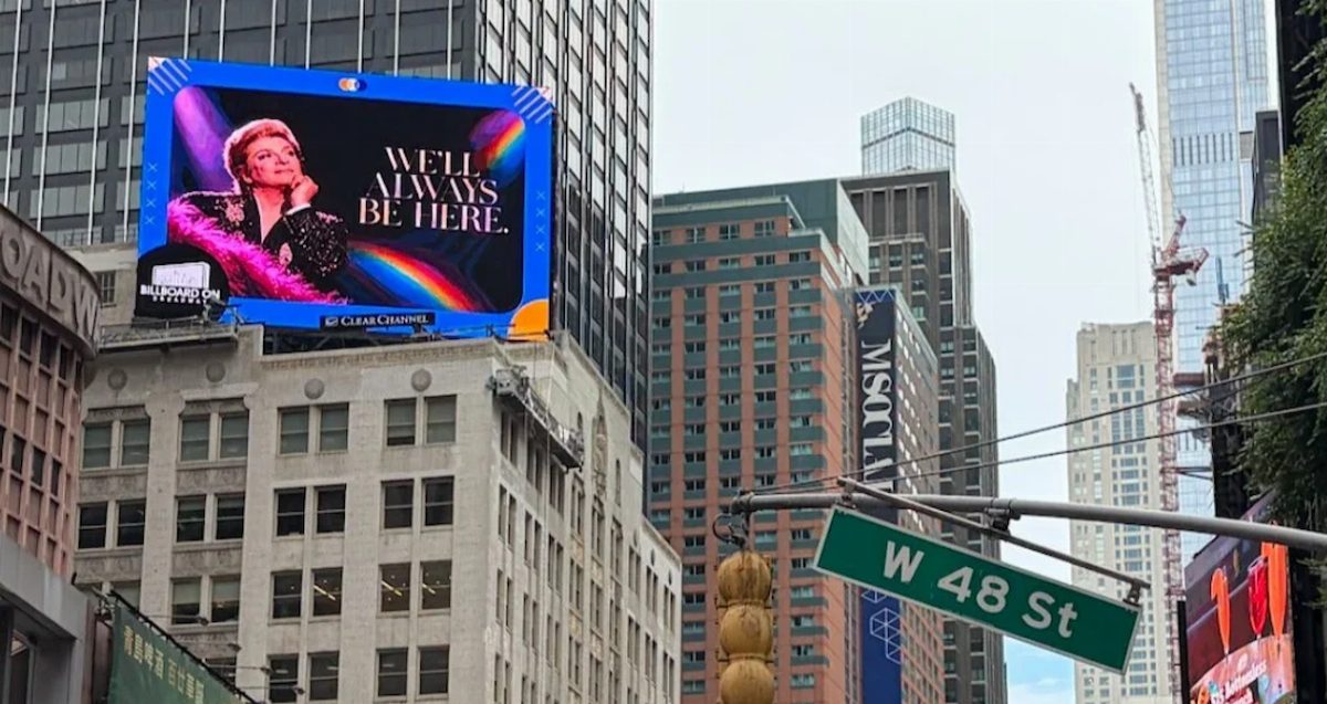 New York'ta Erdoğan'a Zeki Müren'li LGBTİ+ protestosu