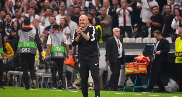 Beşiktaş, Vincenzo Italiano'ya özel şarkı çaldı