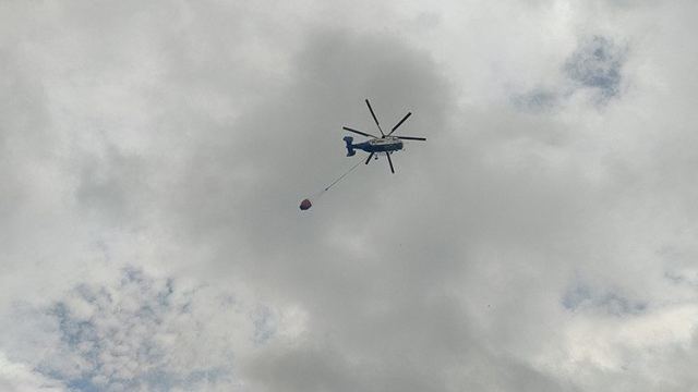 Arnavutköy'de Ormanda Yangın Çıktı, Havadan Müdahale Yapılıyor