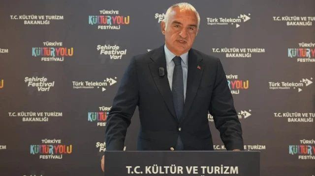 Bakan Ersoy, Filistin için sesini yükselten sanatçılara destek verdi