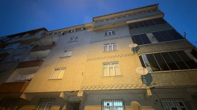 Sultangazi'de Kolonlarından Ses Gelen İki Bina Tahliye Edildi