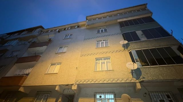 Sultangazi'de Kolonlarından Ses Gelen İki Bina Tahliye Edildi