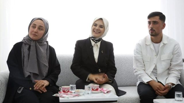 Bakan Göktaş, Bahçelievler'de Yeni Evlilere Ziyaret Gerçekleştirdi