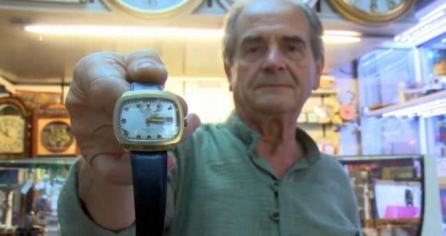 Hüsni Kemal Kalkan, 52 yıl sonra tamir ettiği saati satıyor