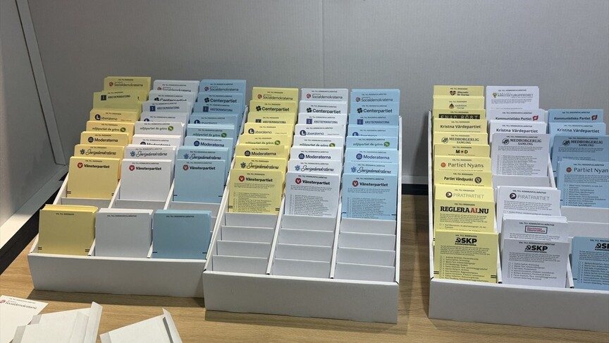 İsveç'te Seçmenler Genel Seçimlerde Oy Kullanıyor