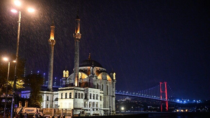İstanbul'da Sağanak Yağış Bazı Bölgelerde Etkili Oldu