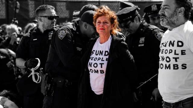 New York'ta Netanyahu'yu protesto eden ünlü oyuncular gözaltına alındı