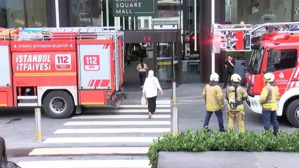 Üsküdar'da Alışveriş Merkezinde Yangın Çıktı