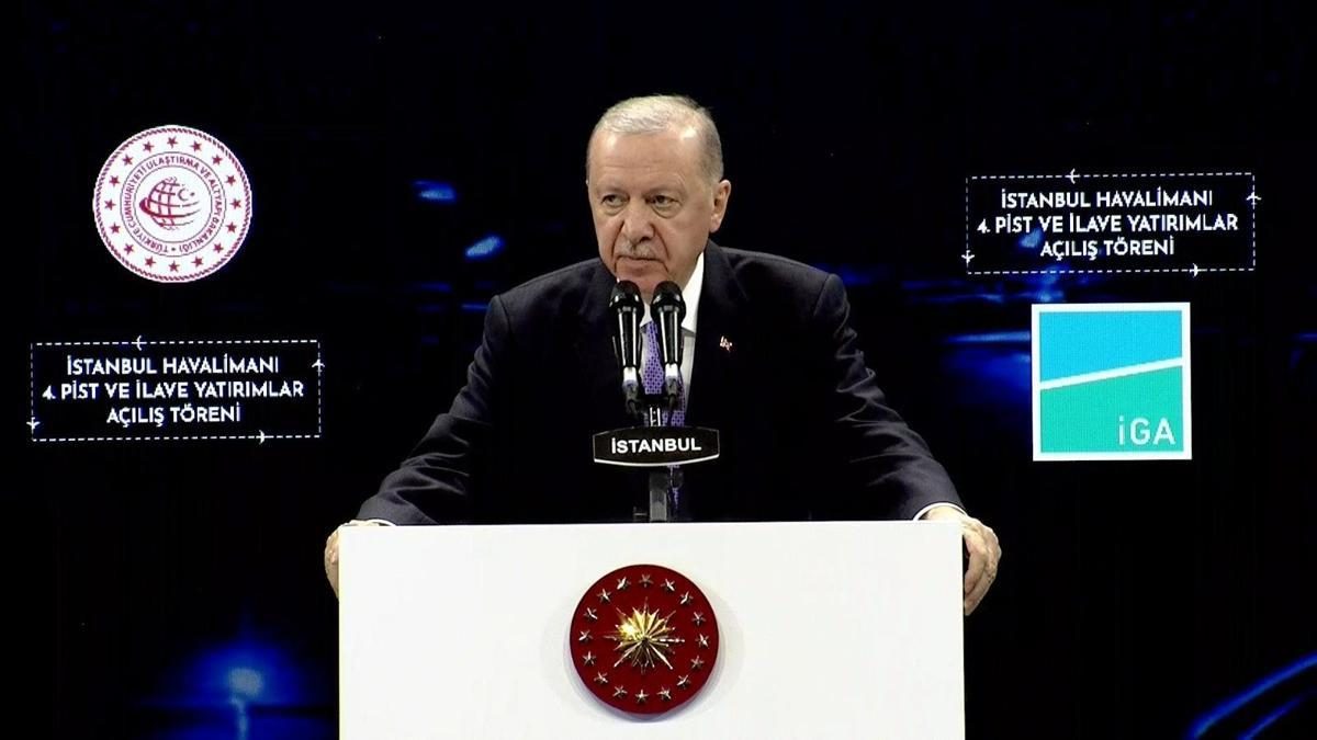 Cumhurbaşkanı Erdoğan İstanbul Havalimanı'nda açıklamalarda bulunuyor
