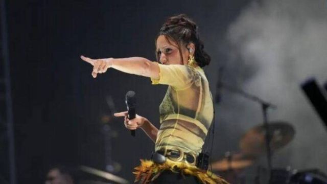 Zeynep Bastık, Germencik'teki Konserde Yaşanan Kavgaya Tepki Gösterdi