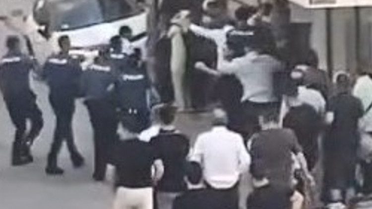 Sultangazi'de düğün öncesi kavga: Polis biber gazı kullandı