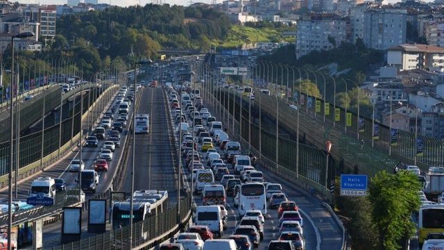 İstanbul'da eğitim yılı başlangıcında trafik yoğunluğu yaşandı