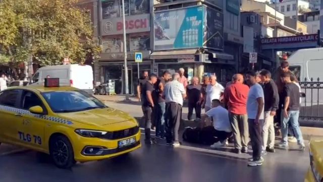 Beyoğlu'nda Ticari Taksi Yaya Geçidinde Yayaya Çarptı