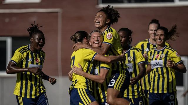 Fenerbahçe ArsaVev, derbide Beşiktaş'ı 3-0 mağlup etti