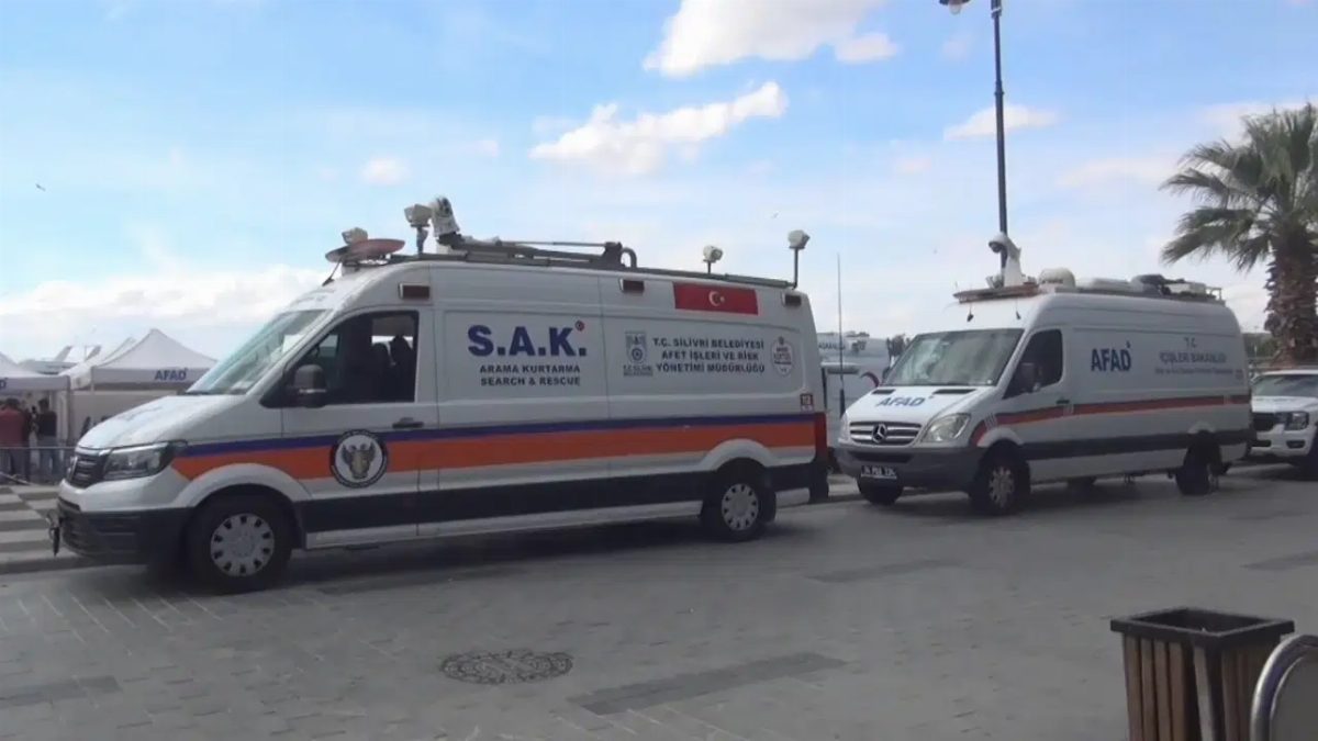 Silivri’de batan gemideki 10 mürettebat için arama sürüyor