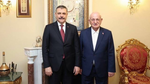 İçişleri Bakanı Çiftçi, İsmail Kahraman'ı Bostancı'da ziyaret etti