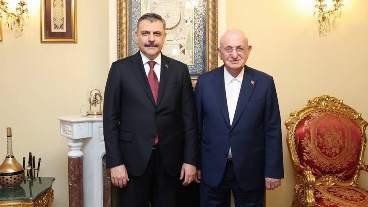 İçişleri Bakanı Çiftçi, İsmail Kahraman'ı Bostancı'da ziyaret etti