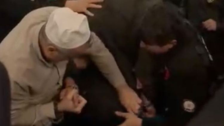 Eyüpsultan Camii'nde silahlı kavga: 2 kişi gözaltına alındı