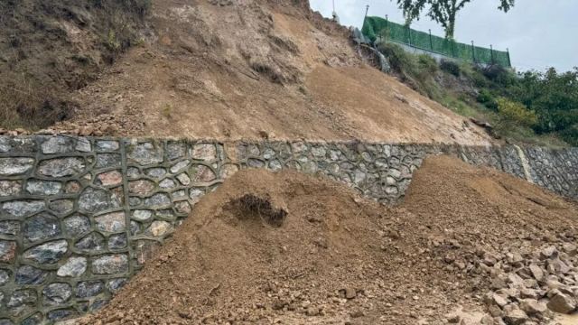Sakarya'da Heyelan, D-100 Kara Yolunda Ulaşım Kontrollü Sağlanıyor