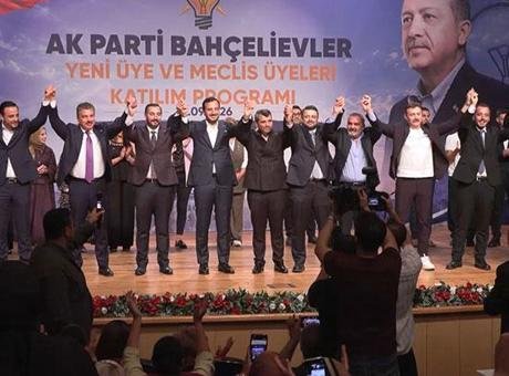 Bahçelievler'de Siyasi Değişim: 3 CHP'li Üye AK Parti'ye Katıldı