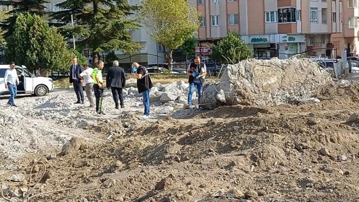 Üçtutlar Mahallesi'nde okul yıkımında kafatası bulundu