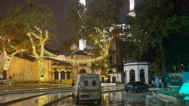 Eyüpsultan Camii'nde namaz sırasında silahlı tartışma yaşandı