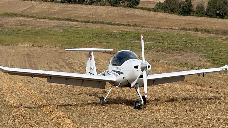 Tekirdağ'da eğitim uçağı tarlaya zorunlu iniş yaptı