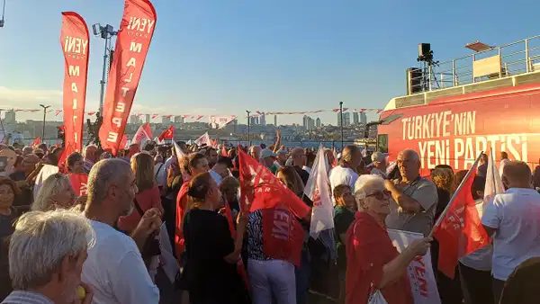 Üsküdar'da YENİ Parti Mitingi: Yurttaşlar İradelerine Sahip Çıkıyor
