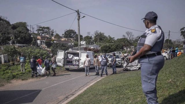 Güney Afrika'da silahlı saldırıda 17 kişi hayatını kaybetti