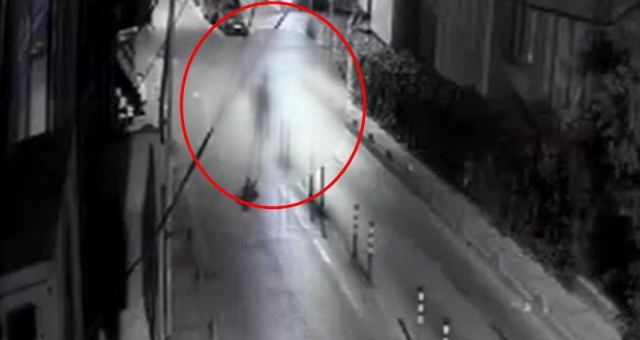 İstanbul'da Sokakta Çıplak Dolaşan Kişi Gözaltına Alındı