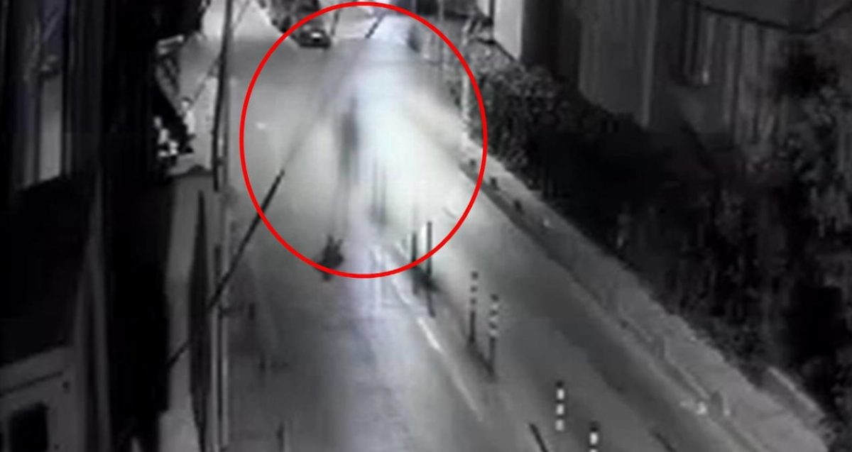 İstanbul'da Sokakta Çıplak Dolaşan Kişi Gözaltına Alındı