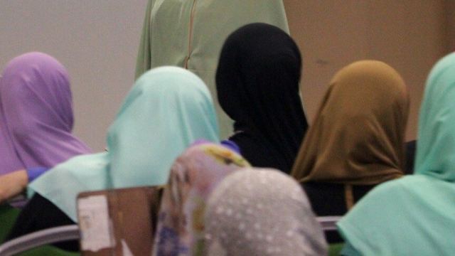 İsviçreli Müslümanlar başörtüsü yasağını siyasi süreç olarak değerlendiriyor