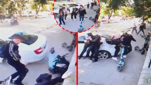 Üsküdar'da otomobil kaldırıma çıkarak öğrencilere çarptı
